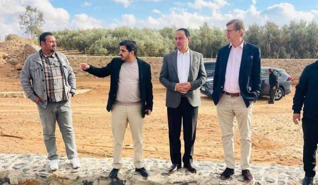 السفير الألماني يزور أم الجمال ويثني على مشروع تأهيل القناة المائية الأثرية