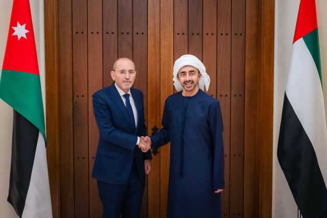 الصفدي ونظيره الإماراتي يبحثان في أبوظبي تعزيز التعاون والتطورات الإقليمية