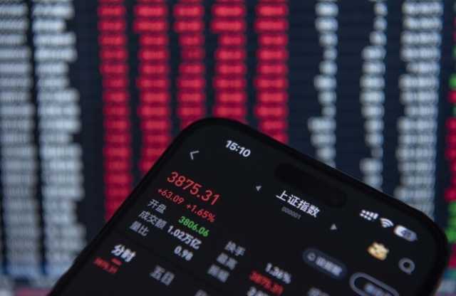 الأسهم الآسيوية تتراجع مع تذبذب الأسواق الأمريكية