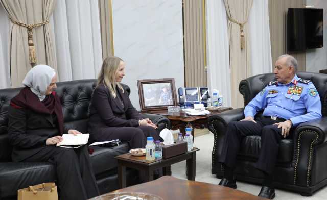 عاجل | مدير الأمن العام يلتقي السفيرة الهولندية، ويبحثان تعزيز التعاون الأمني المشترك