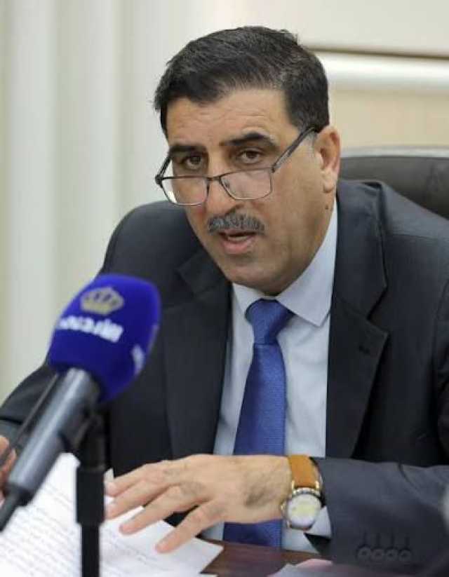 مشهدان متناقضان شخص يشتري تذكرة غناء بألف دولار ….وآخر يشتري الخبز بالدين !