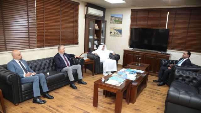 لقاء يبحث تعزيز التعاون في مجال المياه وخدمات الري لقطاع النخيل