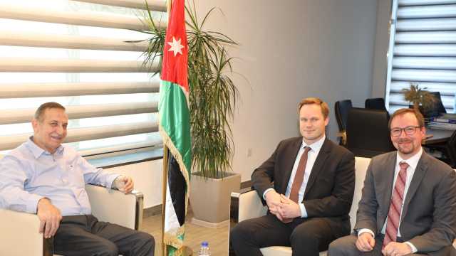 الخريسات يبحث مع بنك الإعمار الألماني تقدم مشروع “الوظائف الخضراء”