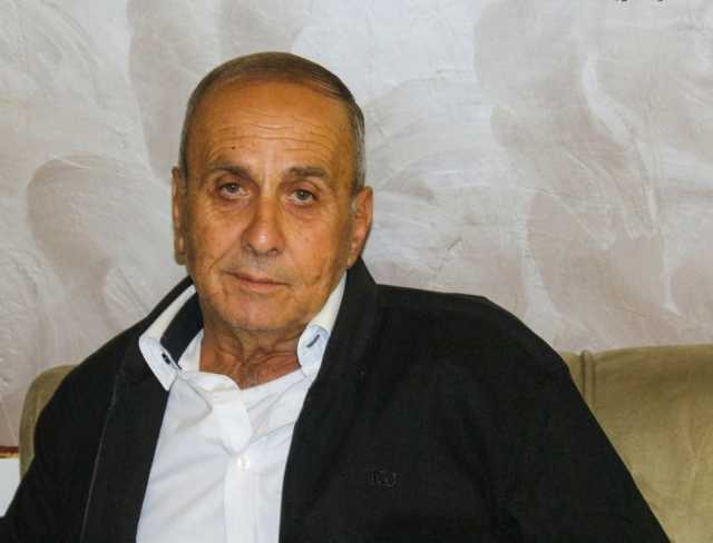 الزيادات يشكو لافارج بقصيدة موجهة للملك