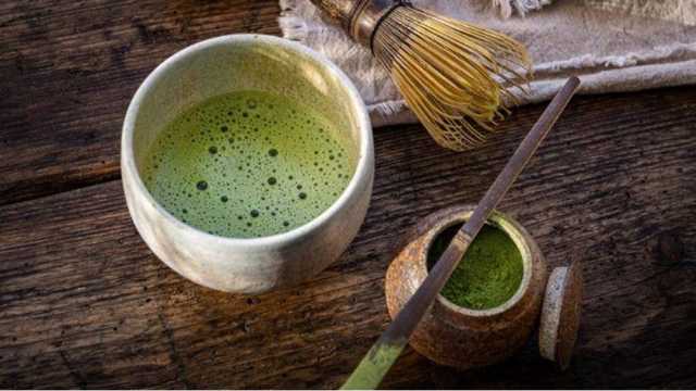 هل تخفف الماتشا أعراض القولون العصبي؟