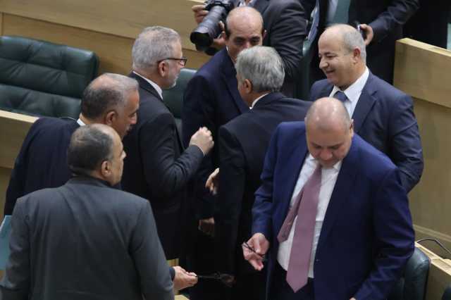 بالصور النواب يهنئون جعفر حسان بعد إقرار الموازنة