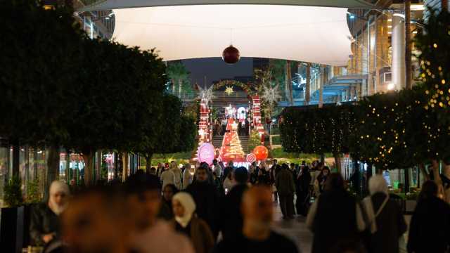 إقبال متزايد على كرنفال عيد الميلاد في البوليفارد