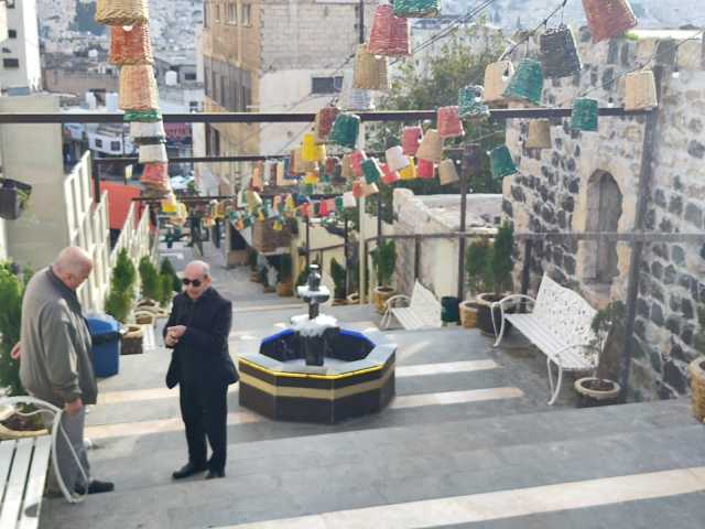 وزير الإدارة المحلية يتفقد مشروع إحياء وسط مدينة إربد