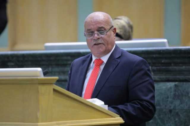 النائب محمد المرايات يهدد الحكومة بمذكرة طرح الثقة