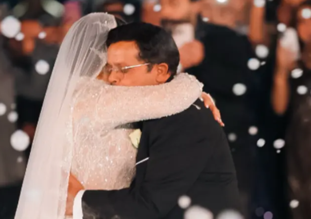 محمد هنيدي يحتفل بزفاف ابنته فريدة بحضور الأصدقاء والمحبين