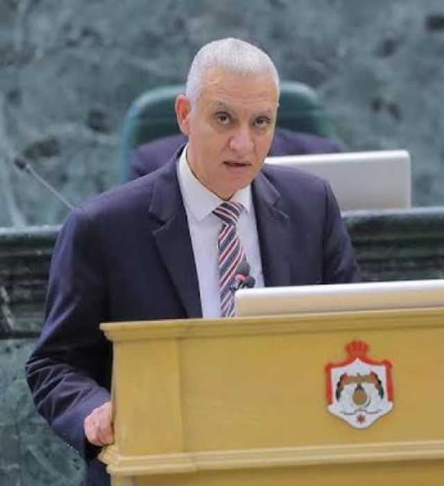 العموش يطالب بإقالة وزير الصناعة