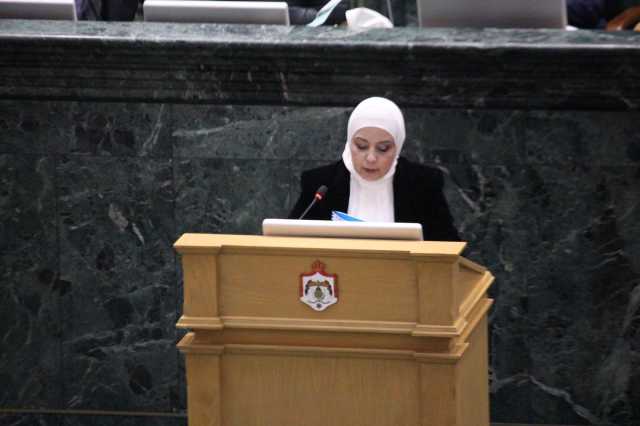 النائب العبادي تفتح النار على أمانة عمان وتتبنى قضية التقاعد “فيديو”