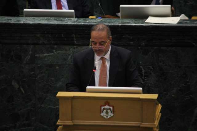 الشلبي يوضح تراجع العجز وتحسن المؤشرات الاقتصادية