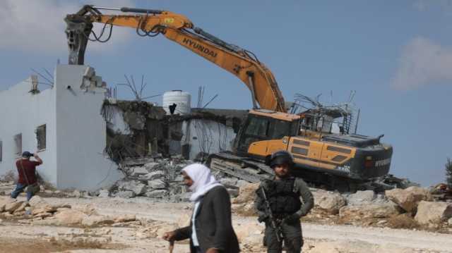 الاحتلال الإسرائيلي يخطر بهدم مدرسة ومنازل في يطا جنوب الخليل