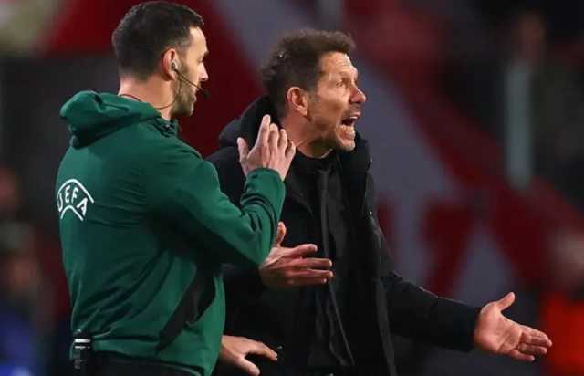 سيميوني يعود الفضل للاعبين في استمراره 14 عامًا مع أتلتيكو مدريد