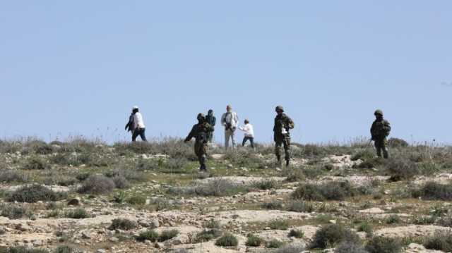 مستوطنون يسرقون طيورًا ومعدات زراعية من منزل في أريحا