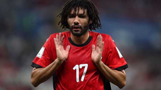 غضب الجماهير يشتعل بعد تصرف محمد النني عقب هزيمة مصر أمام الأردن