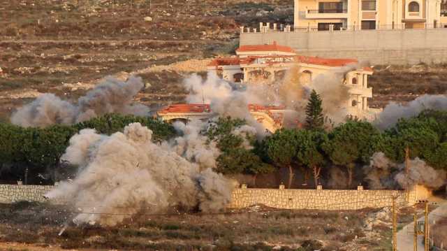 الاحتلال الإسرائيلي يقصف مواقع لحزب الله في جنوب لبنان