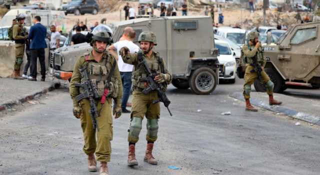 الاحتلال يغلق البوابة الحديدية في الأغوار الشمالية ويعتقل 19 فلسطينيا
