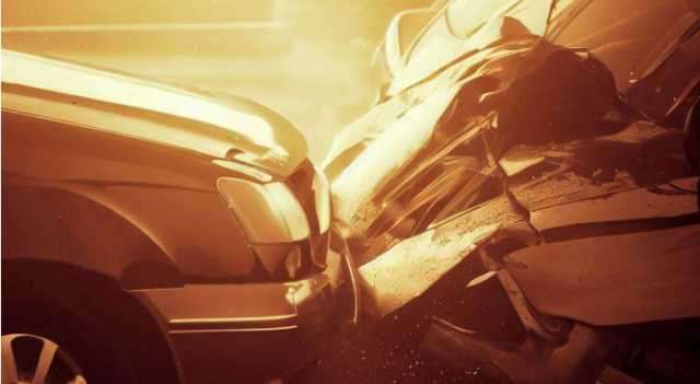 4 إصابات بحادث تصادم مركبتين على طريق اللجون بالكرك