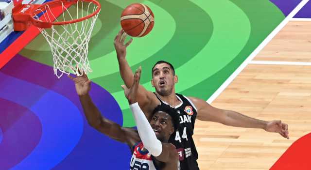 منتخب الصقور يتعرض لخسارة قاسية من نظيره الأمريكي في كأس العالم لكرة السلة