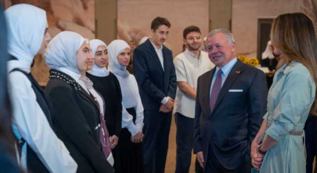 الملك والملكة يكرمان أوائل الثانوية العامة