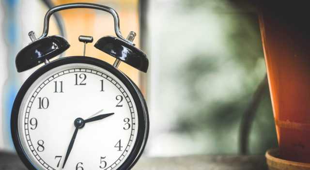 هل تعيد الحكومة النظر بقرار تثبيت التوقيت الصيفي؟ خبراء يتساءلون