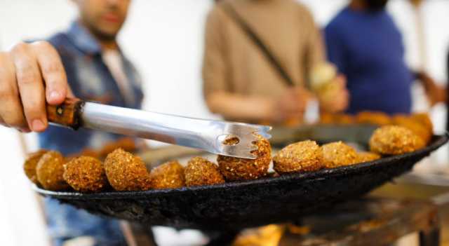 القبيلات عن عمل شباب بغير تخصصاتهم: انحني احتراما وتقديرا
