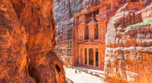 البترا على أعتاب المليون زائر للمرة الثانية في تاريخ سياحتها