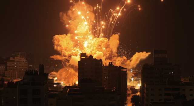 مراسل رؤيا: استشهاد 3 فلسطينيين من عائلة واحدة في دير البلح بغزة