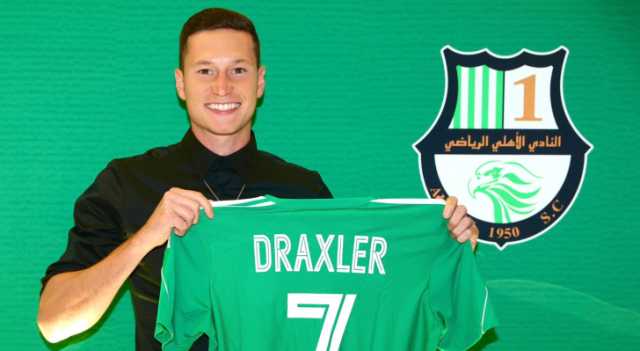 لاعب يغادر الملعب بطريقة غير مفهومة في الدوري القطري - فيديو