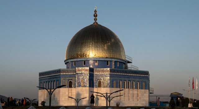 تسطع كالشمس.. أفغانستان تدشن نسخة شبيهة بقبة الصخرة نصرة لفلسطين