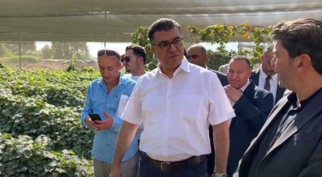 الحنيفات يتفقد مشاريع المصانع الغذائية التابعة للوزارة في الأغوار الجنوبية