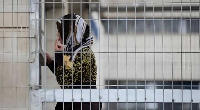 والدة الأسيرة تحرير أبو سرية: لا نعلم متى سيتم الإفراج عن تحرير