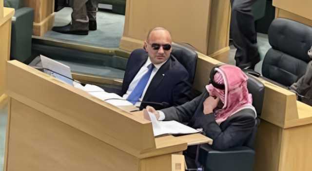 الخصاونة بالنظارة الشمسية تحت القبة