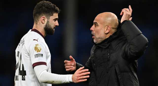 غوارديولا يطالب لاعبيه بالحد من استخدام وسائل التواصل الاجتماعي