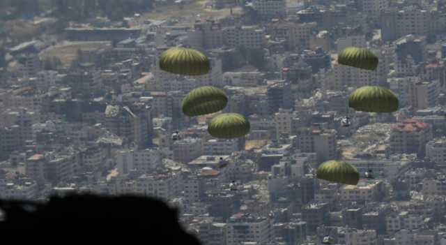 الجيش العربي ينفذ 10 إنزالات جوية على شمال غزة بمشاركة دولية