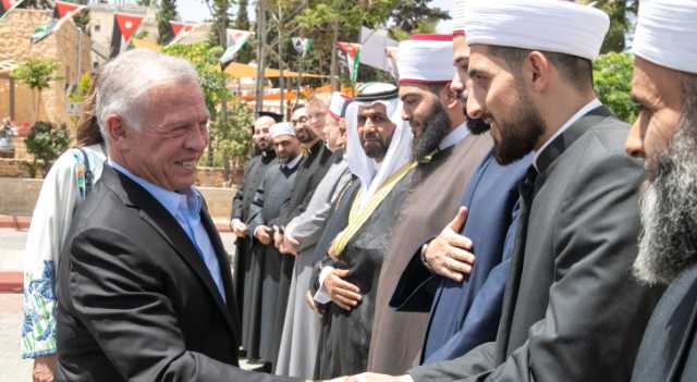 الملك ينعم بميدالية اليوبيل الفضي على مجموعة من الشخصيات والمؤسسات في مادبا - أسماء