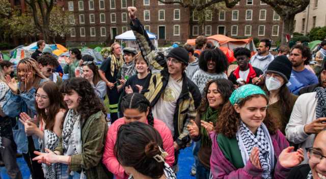 جامعة كولومبيا تهدد بـطرد الطلاب المعتصمين داخل حرمها