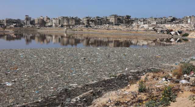 الأونروا تحذر.. انتشار النفايات في غزة يجلب الذباب والفئران ويهدد بتفشي الأمراض