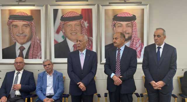 مندوبا عن الملك وولي العهد.. العيسوي يعزي عشيرة حجازين