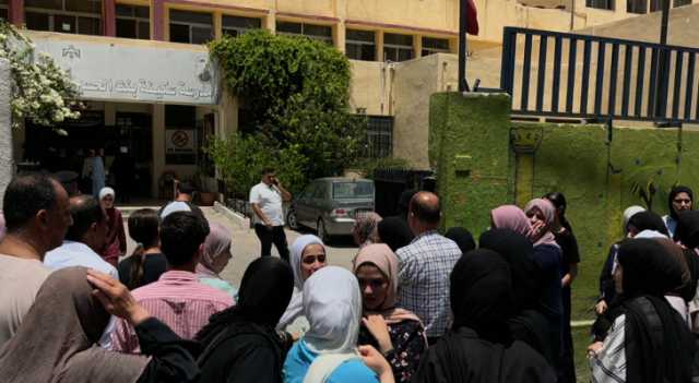 بالبكاء والصراخ.. هكذا عبّر طلبة التوجيهي العلمي عن رأيهم بامتحان الرياضيات