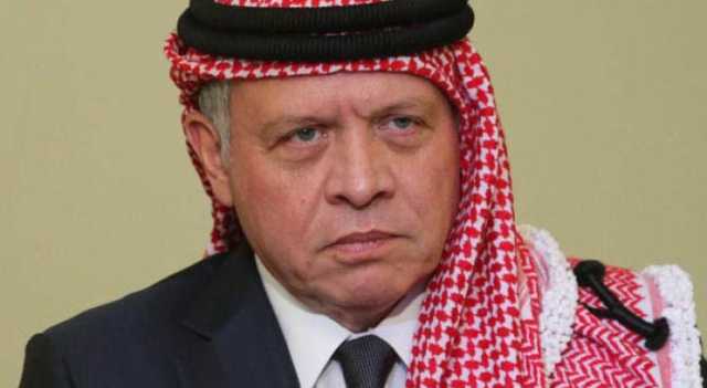 الملك والملكة وولي العهد يزورون ضريح المغفور له الملك الحسين