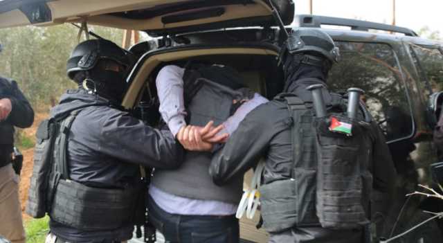 الأمن: القبض على مطلوب مرتبط بعصابات إقليمية للاتجار بالمخدرات وتهريبها - صورة