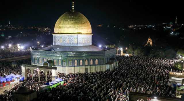 لمنع الإعتكاف.. الاحتلال يقتحم المصلى القبلي ويعتقل فلسطينيين
