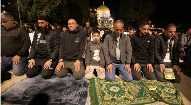 55 ألف مصل في رحاب الأقصى رغم قيود الاحتلال