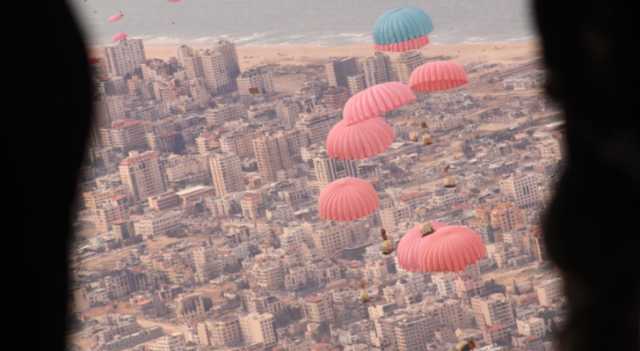 الجيش العربي ينفذ 6 إنزالات جوية حملت مساعدات غذائية إلى غزة - صور