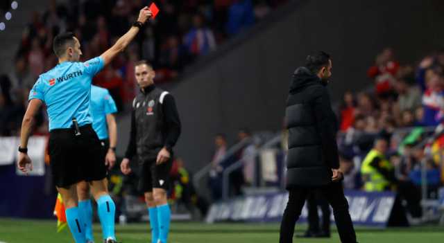 لماذا طرد تشافي أمام أتلتيكو مدريد؟