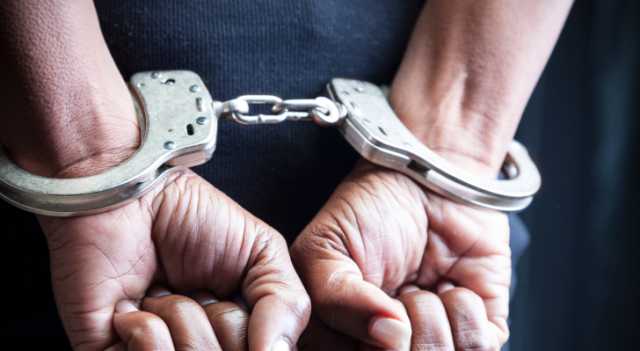 توقيف شاب هدد بطعن والدته في الرصيفة