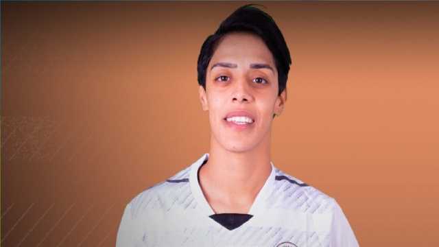 الشباب يضم تونسية لفريقه النسائي